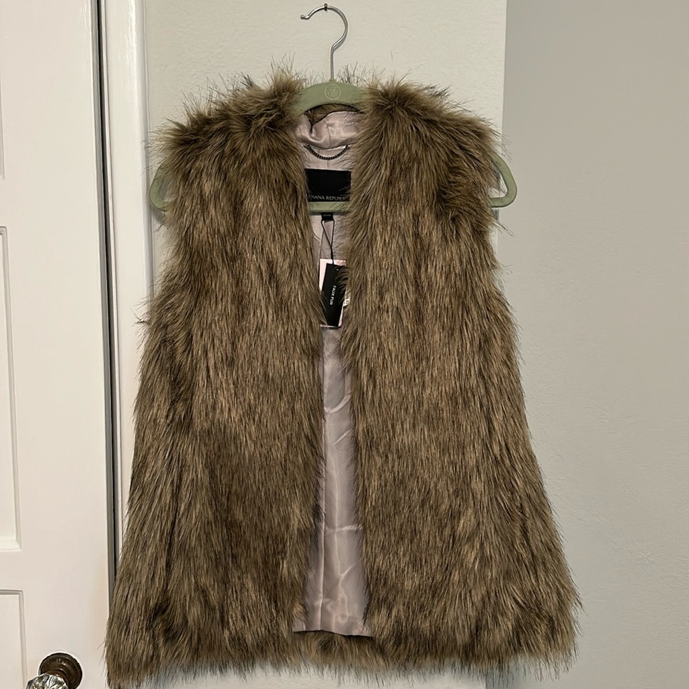 NWT Faux fur vest - Banana Republic